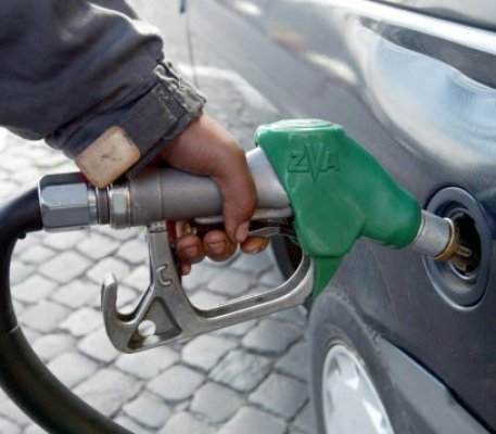Petrom a scumpit carburanţii